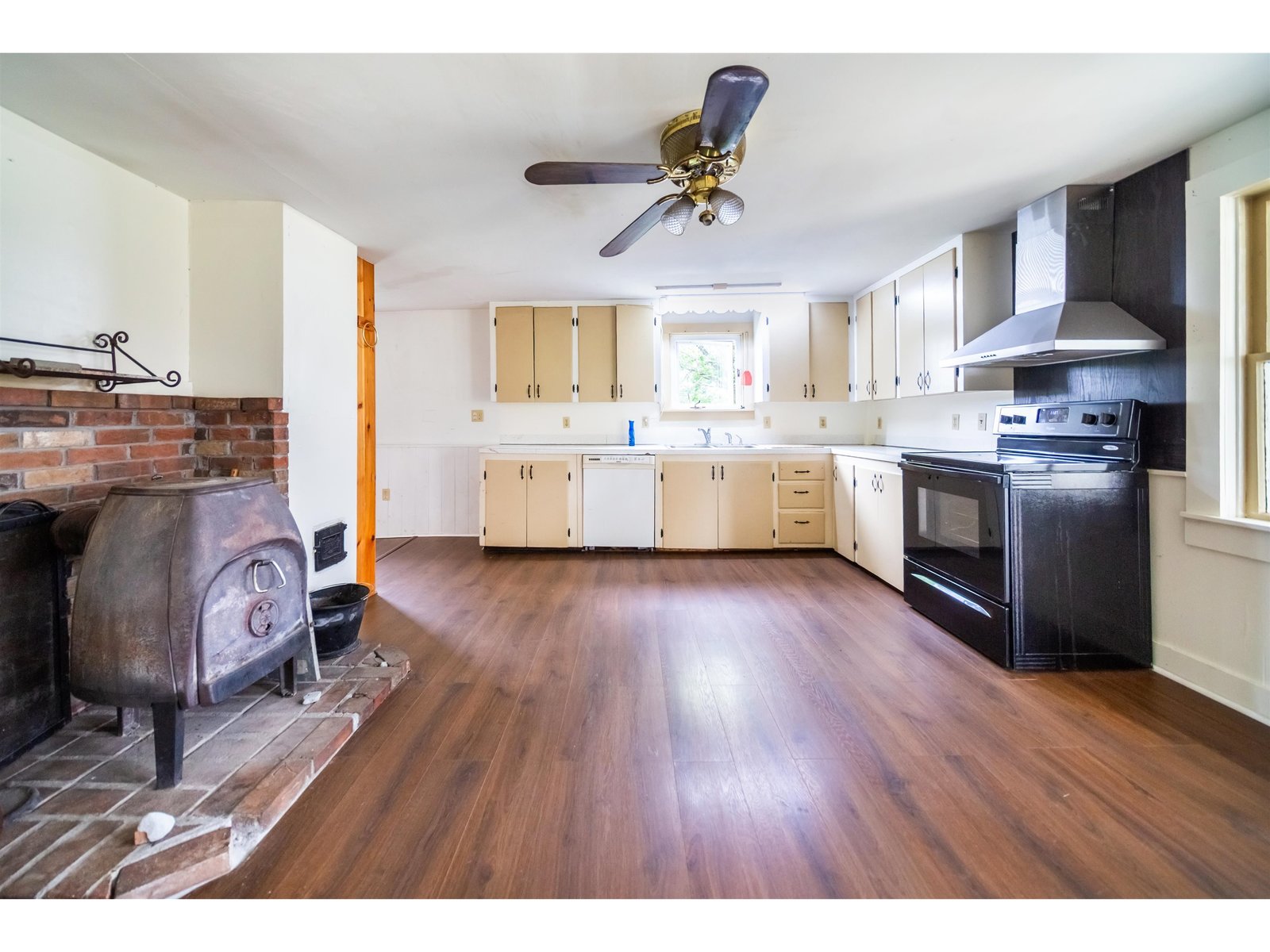 557 Pleasant Valley Road