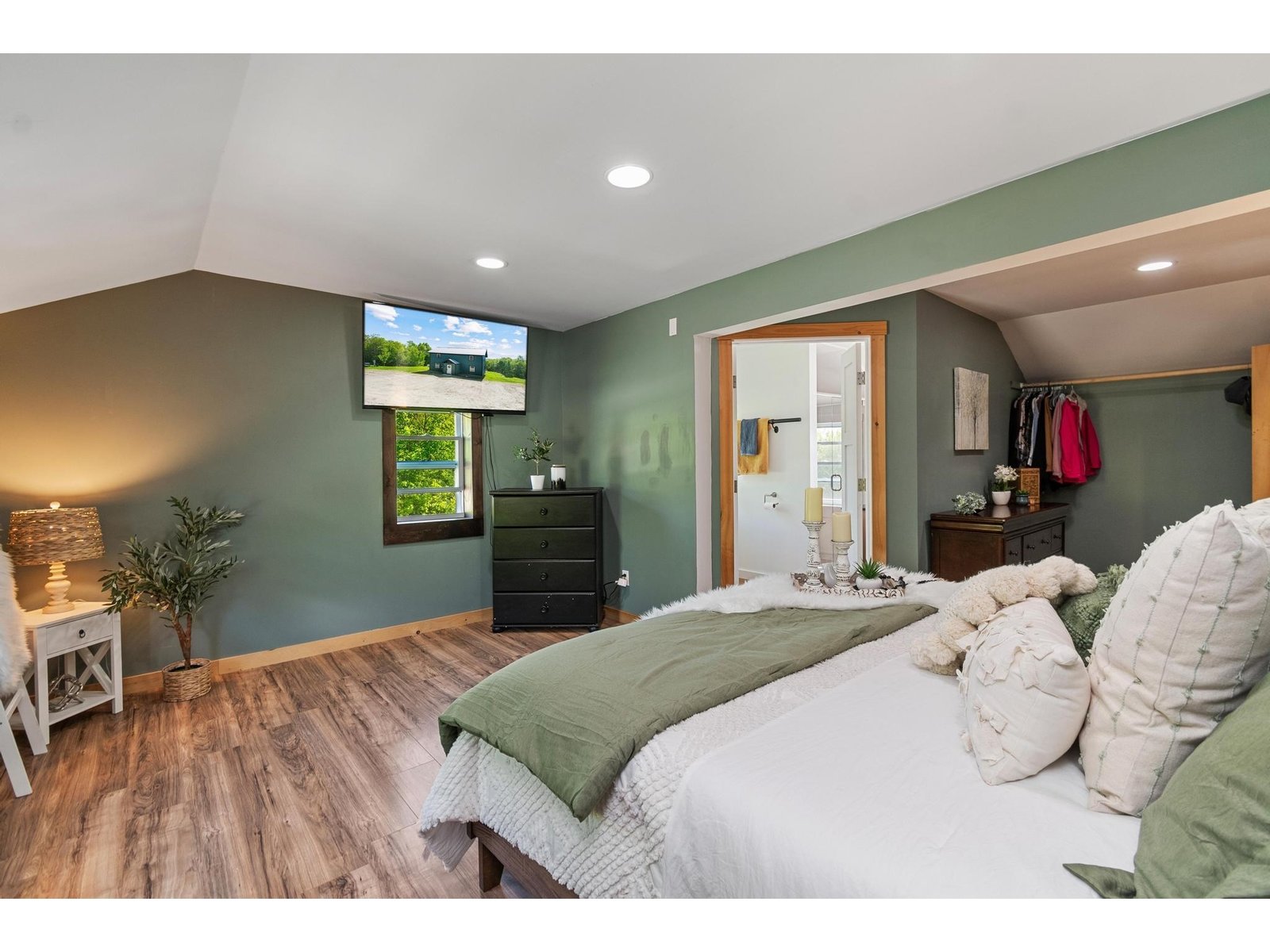 559 Valley View Drive