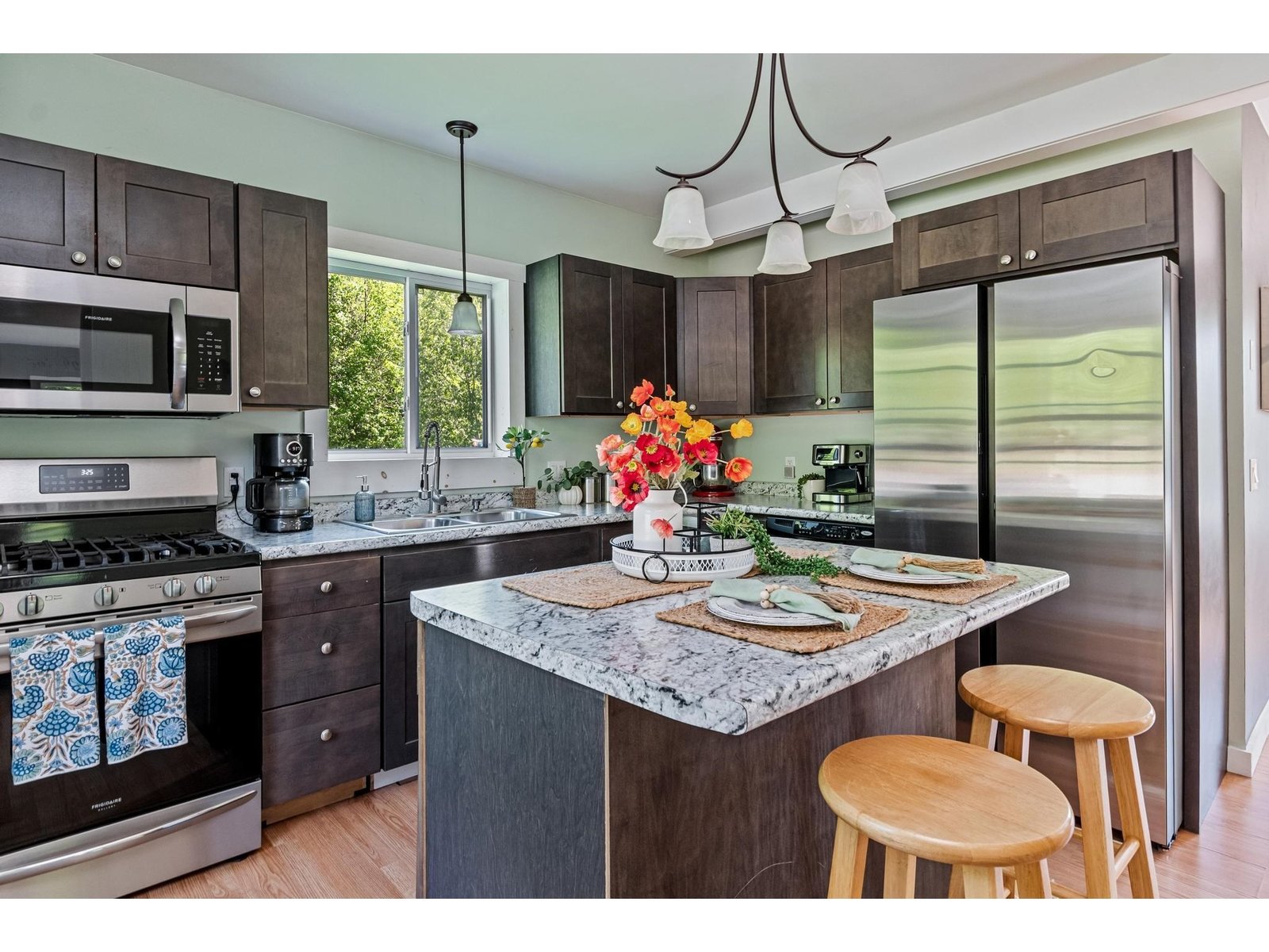 559 Valley View Drive