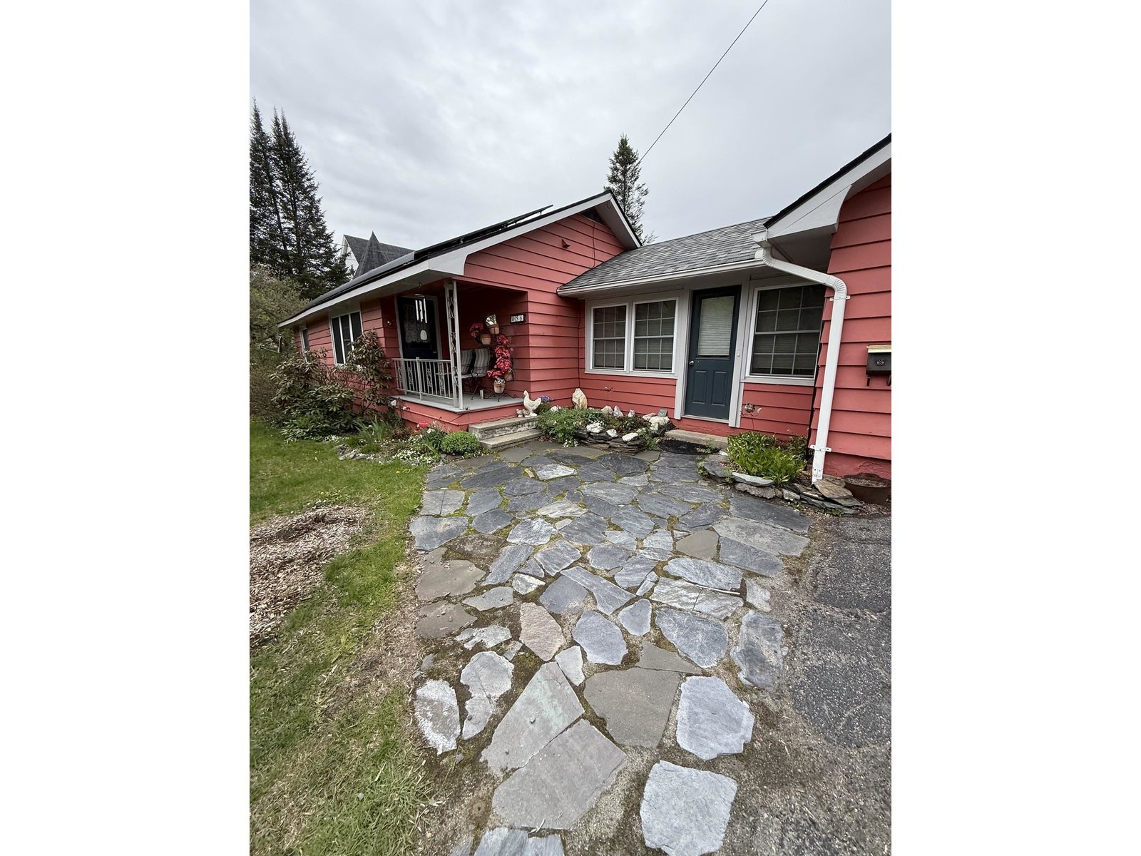 Walkway to front entry