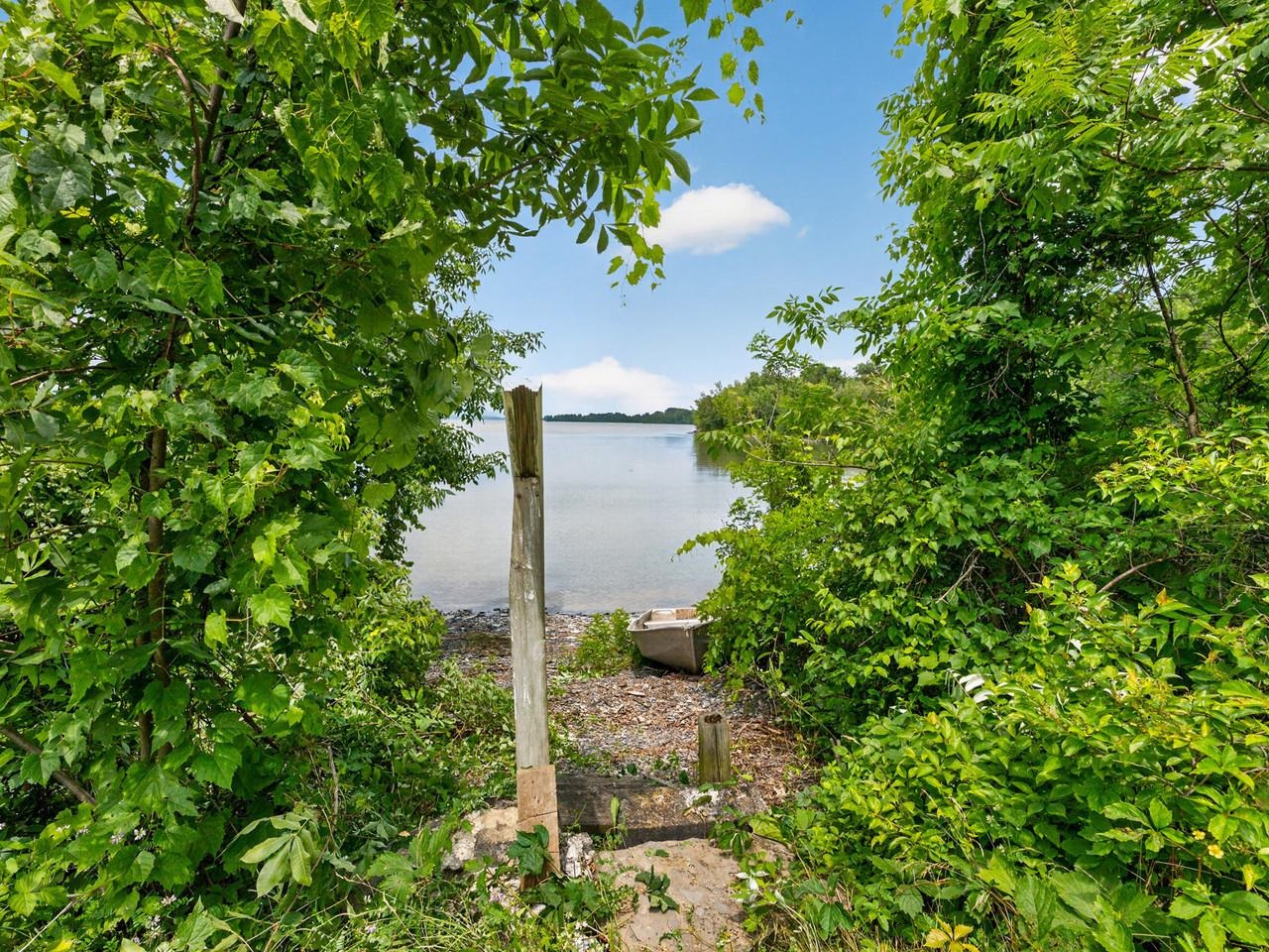 Access to owned lake frontage