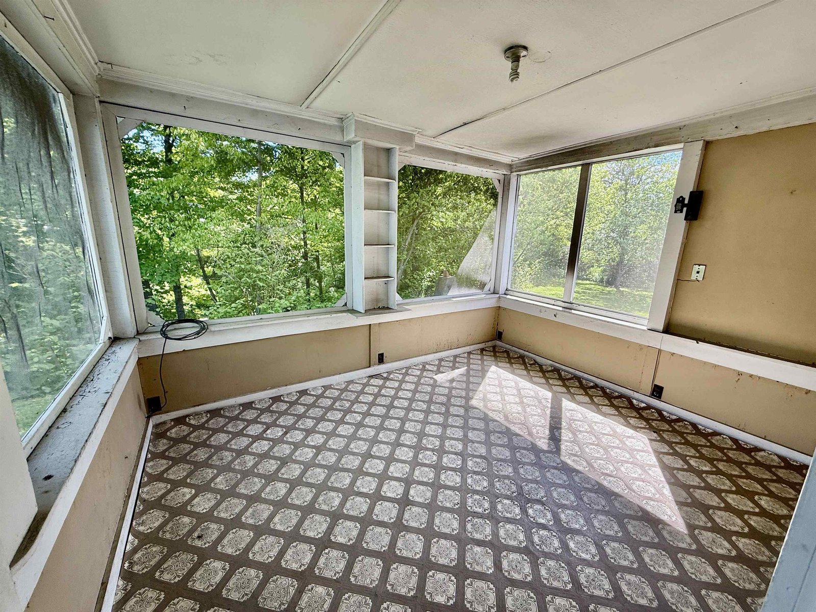 Sunroom next to the Ravine