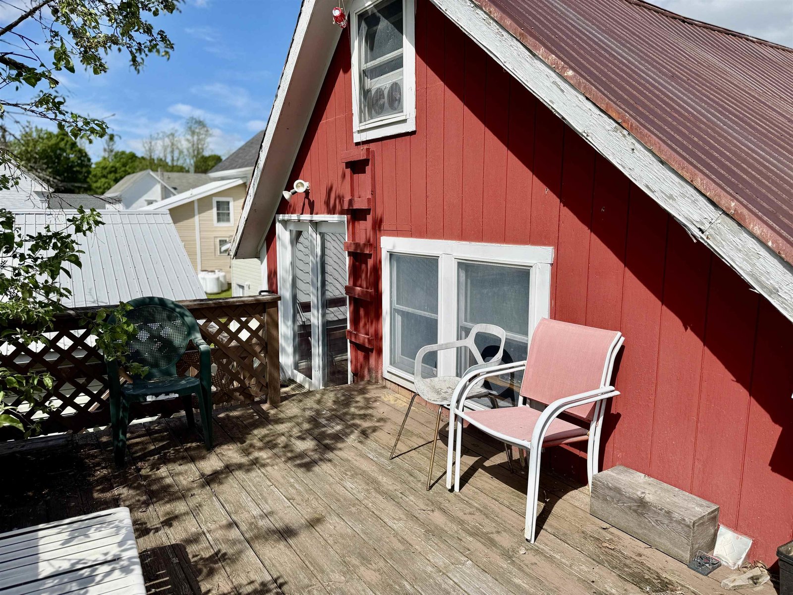 Apt deck