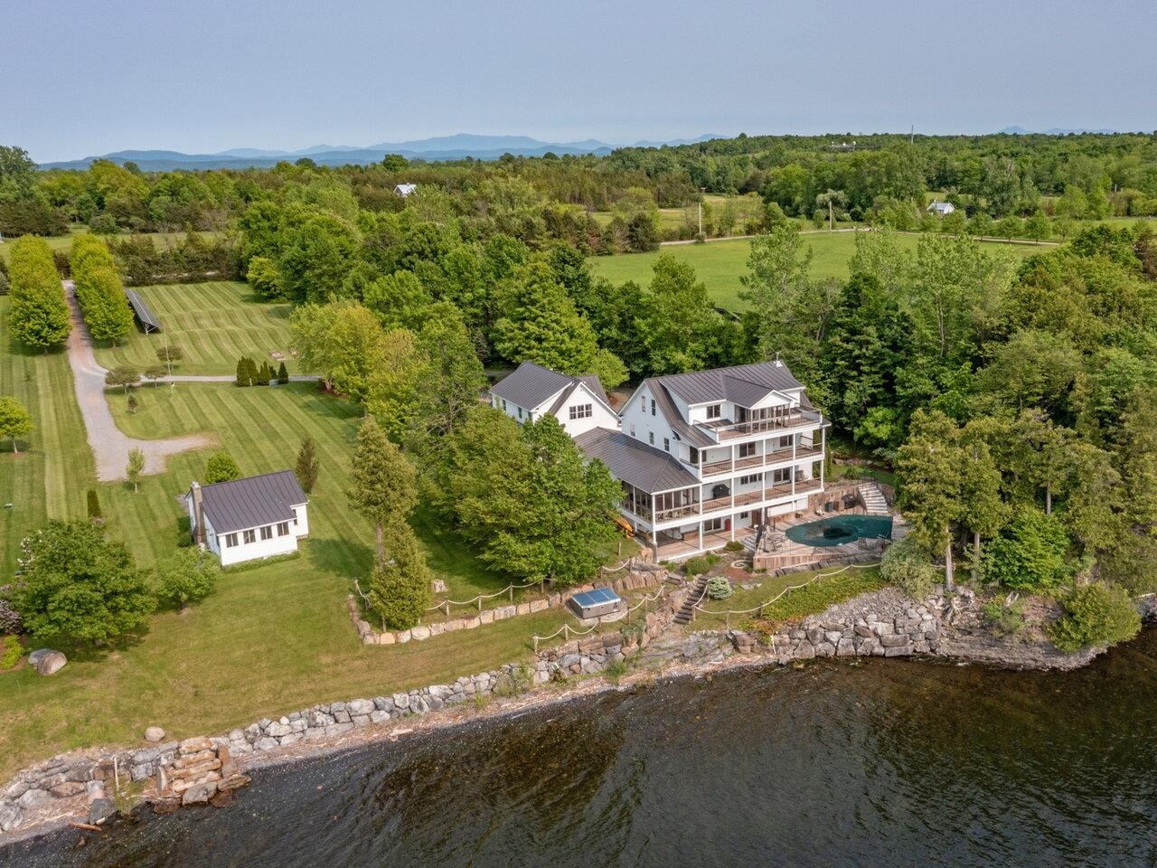 565 West Shore Road, South Hero