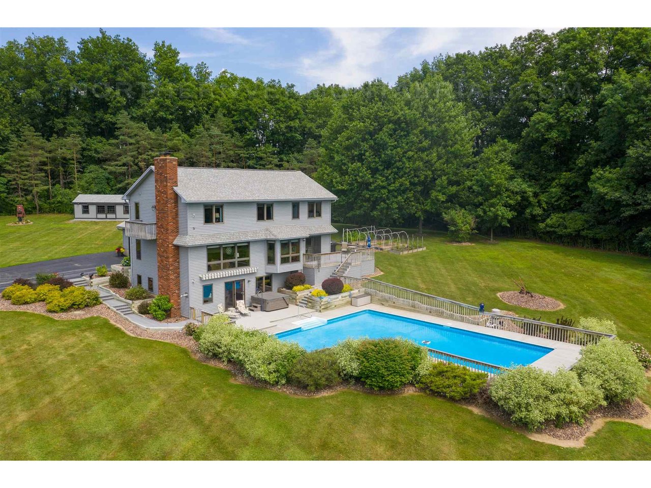 566 Middle Road