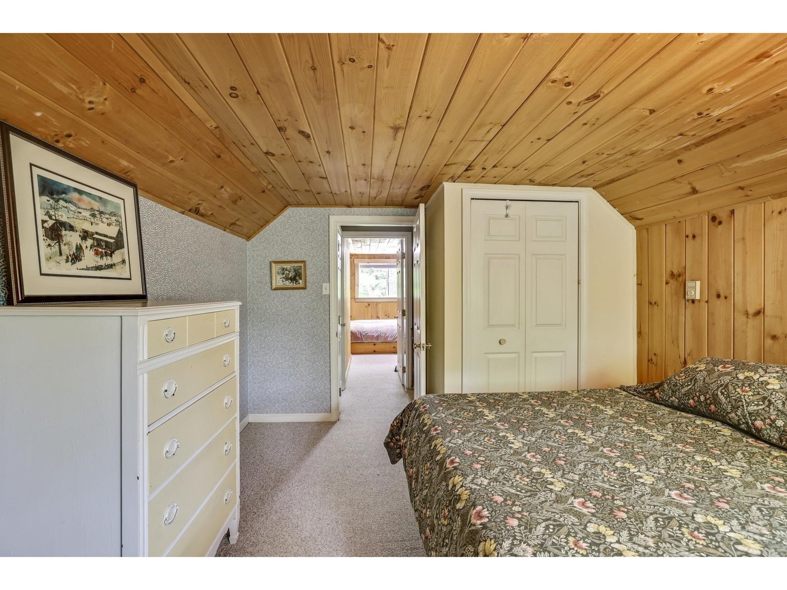 Upstairs bedroom 1