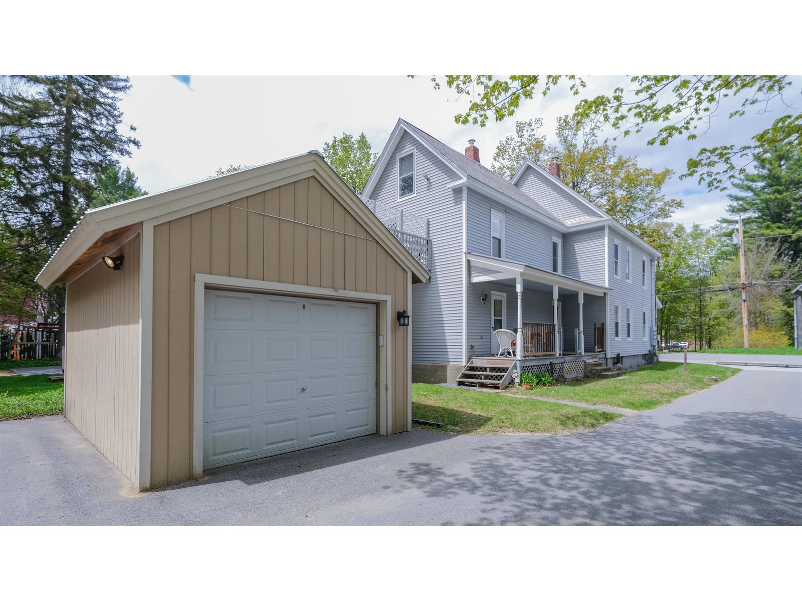 Detached garage