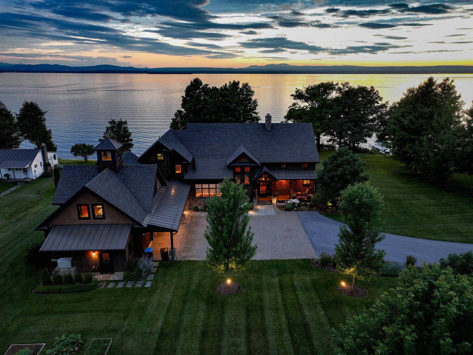 571 West Shore Road, South Hero