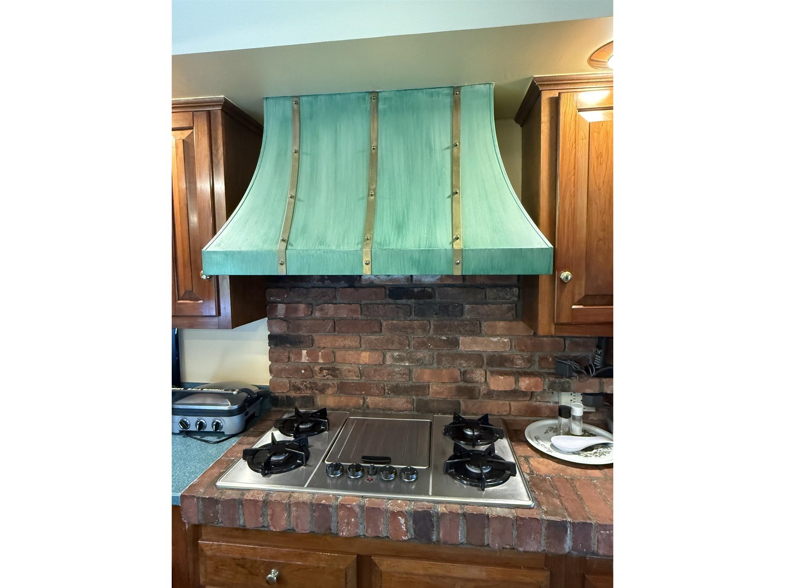 GAS COOKTOP WITH POWERFUL EXHAUST FAN