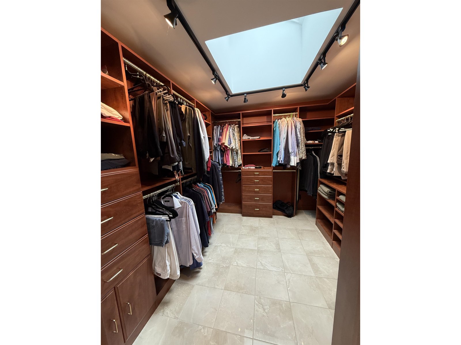 PRIMARY SUITE WALK-IN CLOSET W/ NATURAL LIGHT
