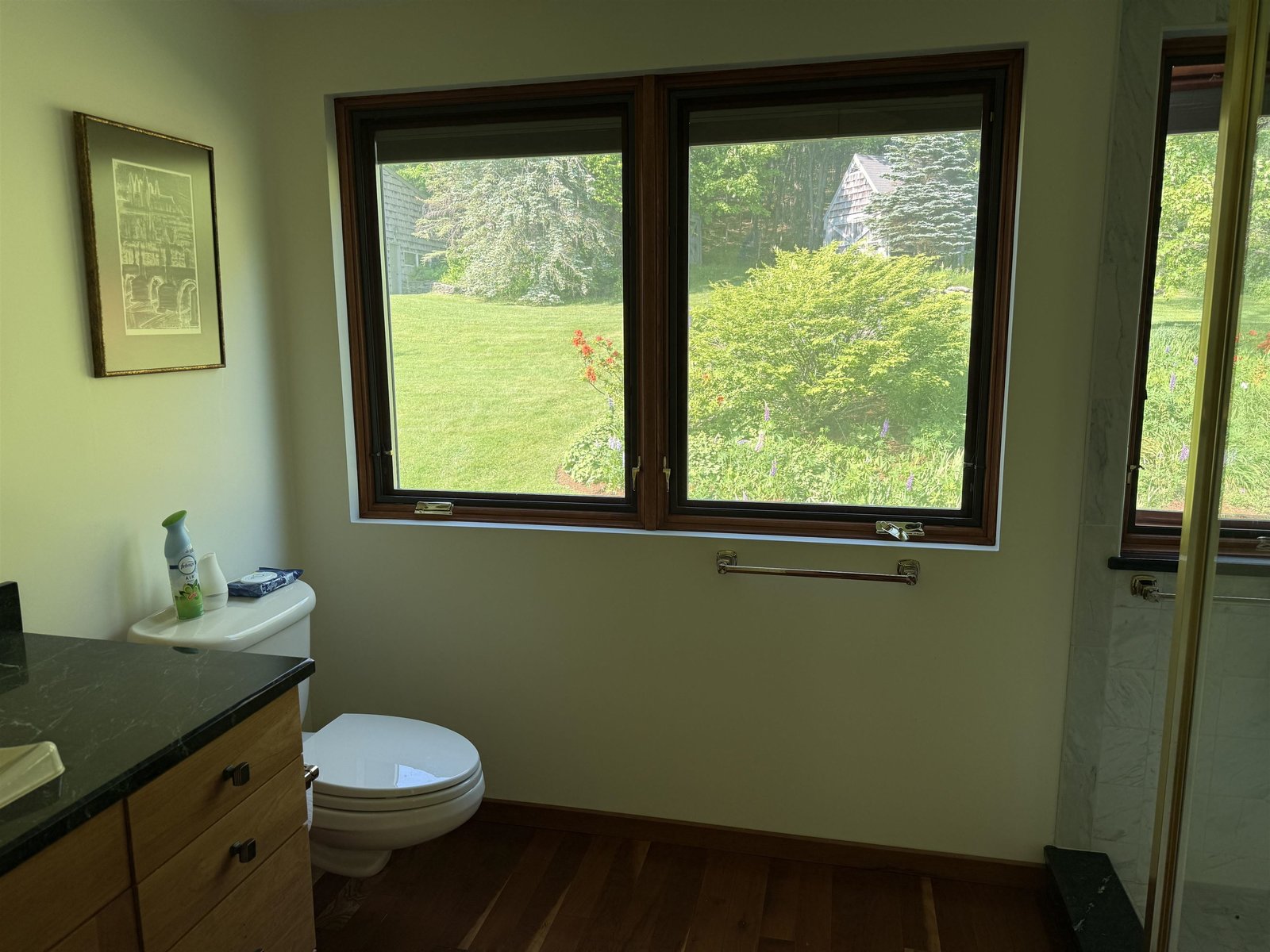BATHROOM ON 2ND FLOOR