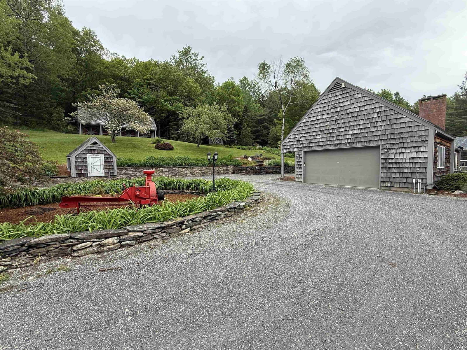ROUNDABOUT AT TOP OF DRIVEWAY