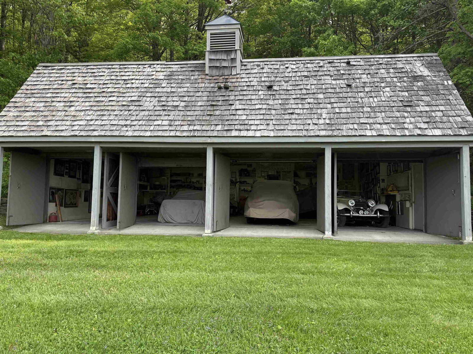 DETATCHED HEATED 4CAR GARAGE FOR ALL THE TOYS