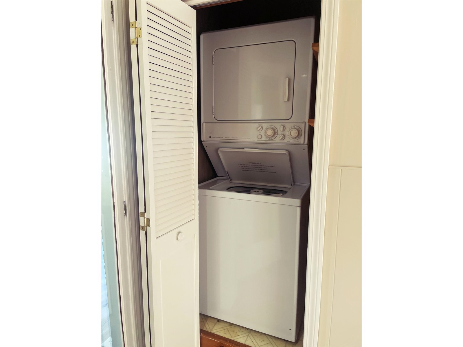 Stackable 1st floor laundry