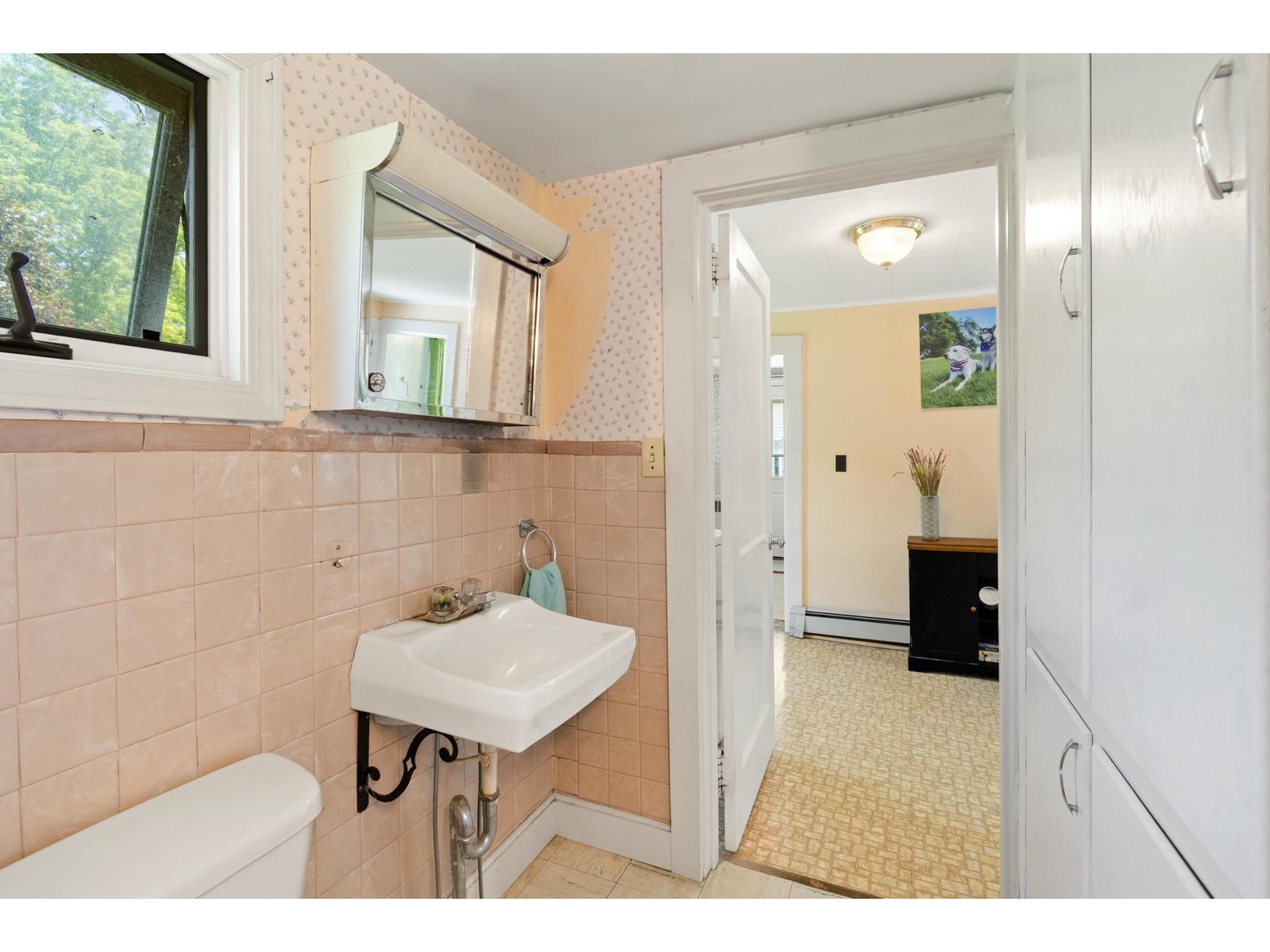 1st Floor Full Bathroom