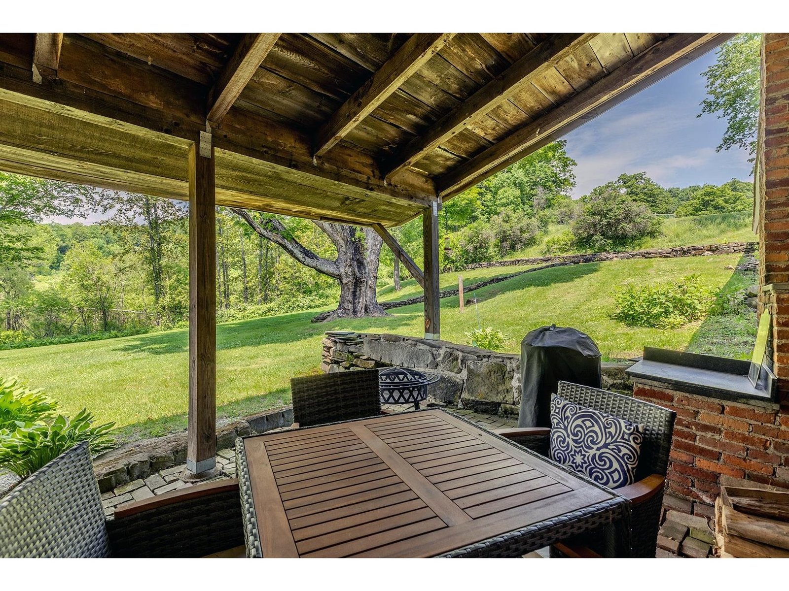 guest house covered porch