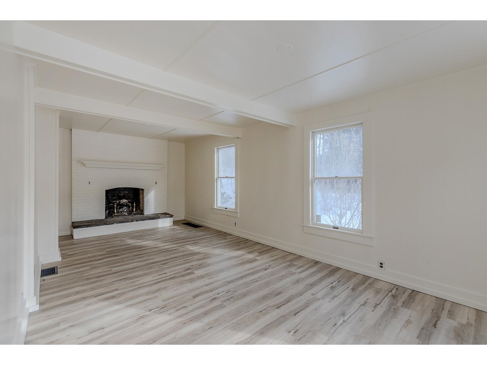 5798 West Woodstock Road
