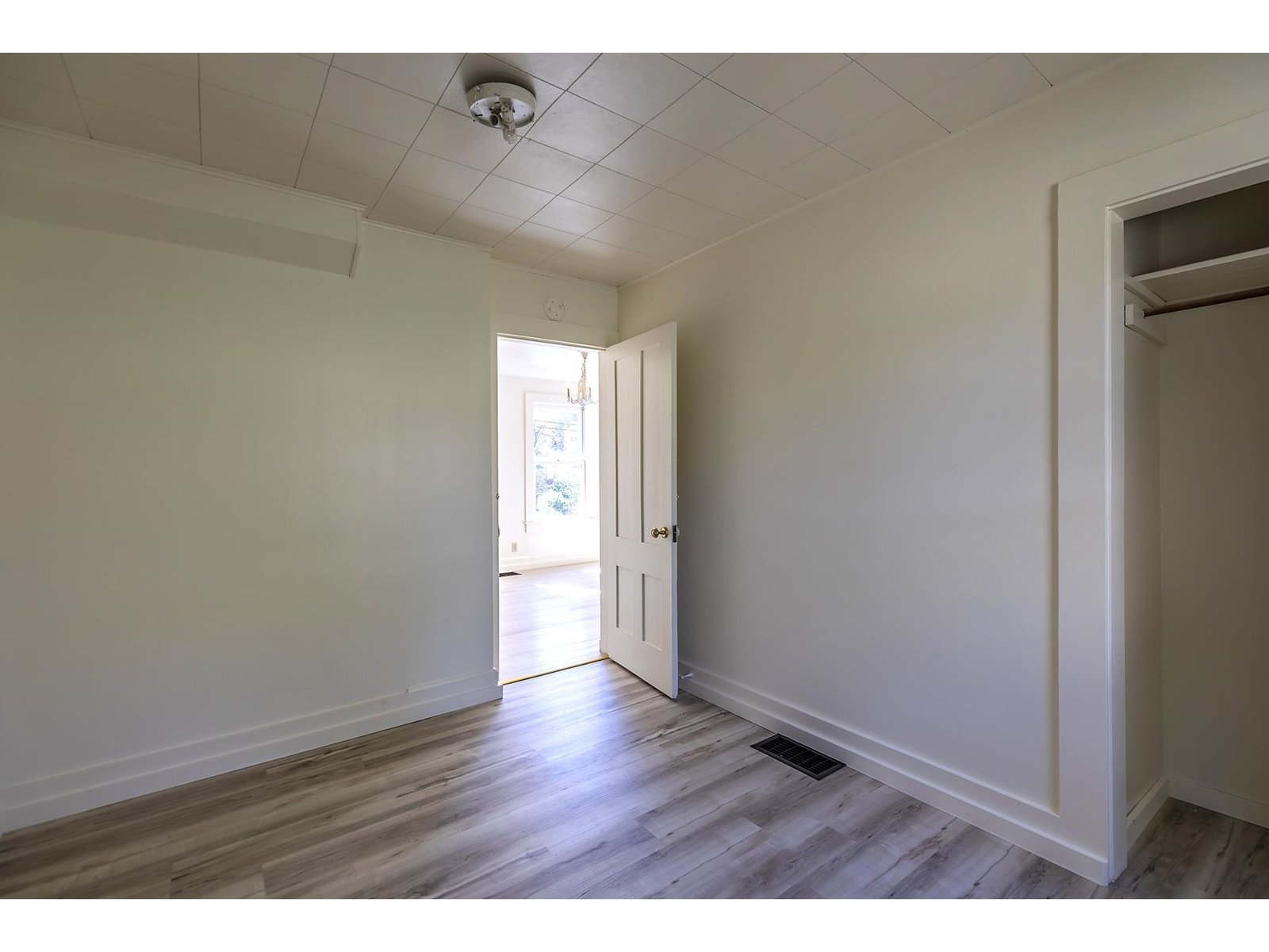 5798 West Woodstock Road