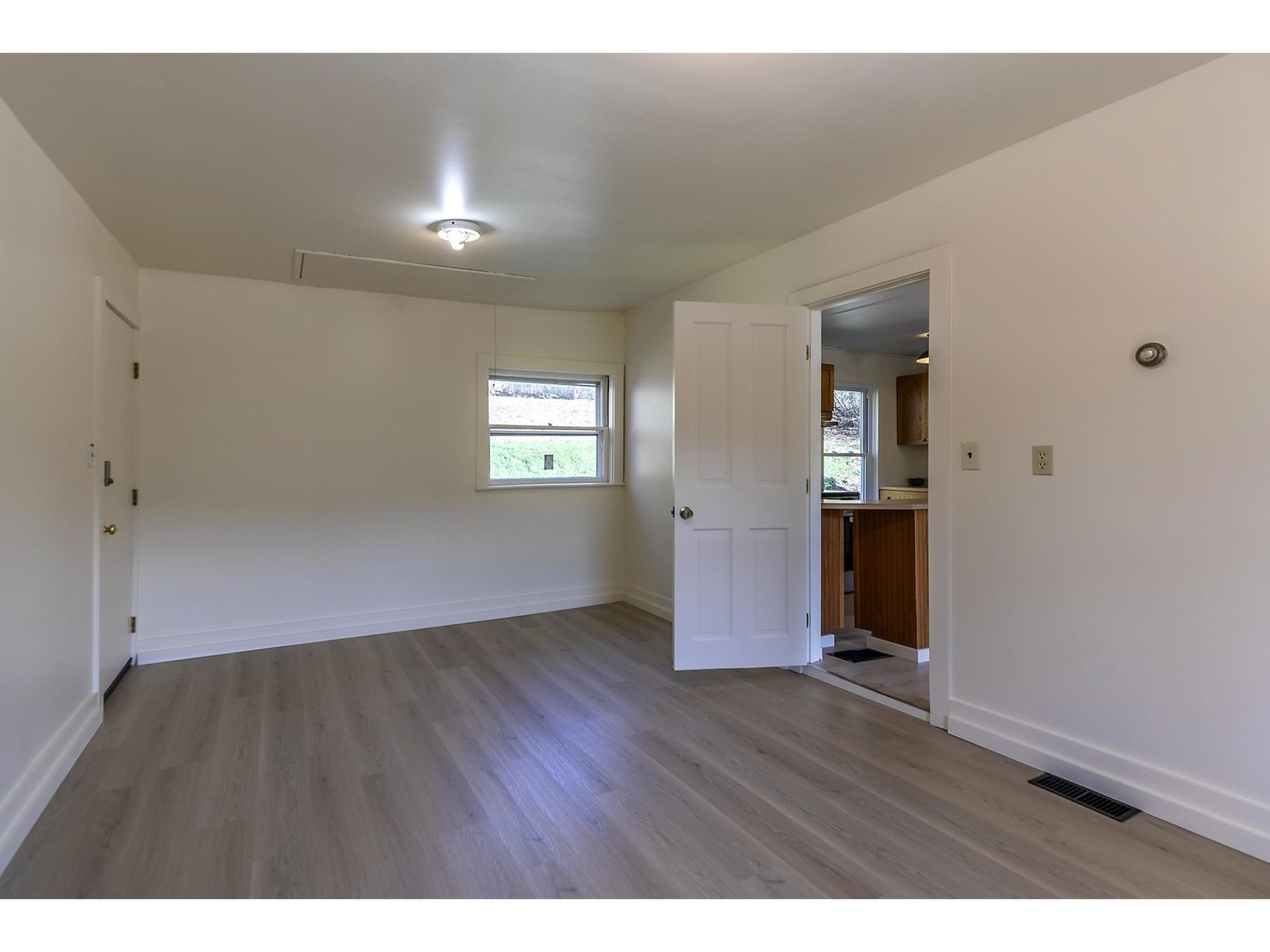 5798 West Woodstock Road
