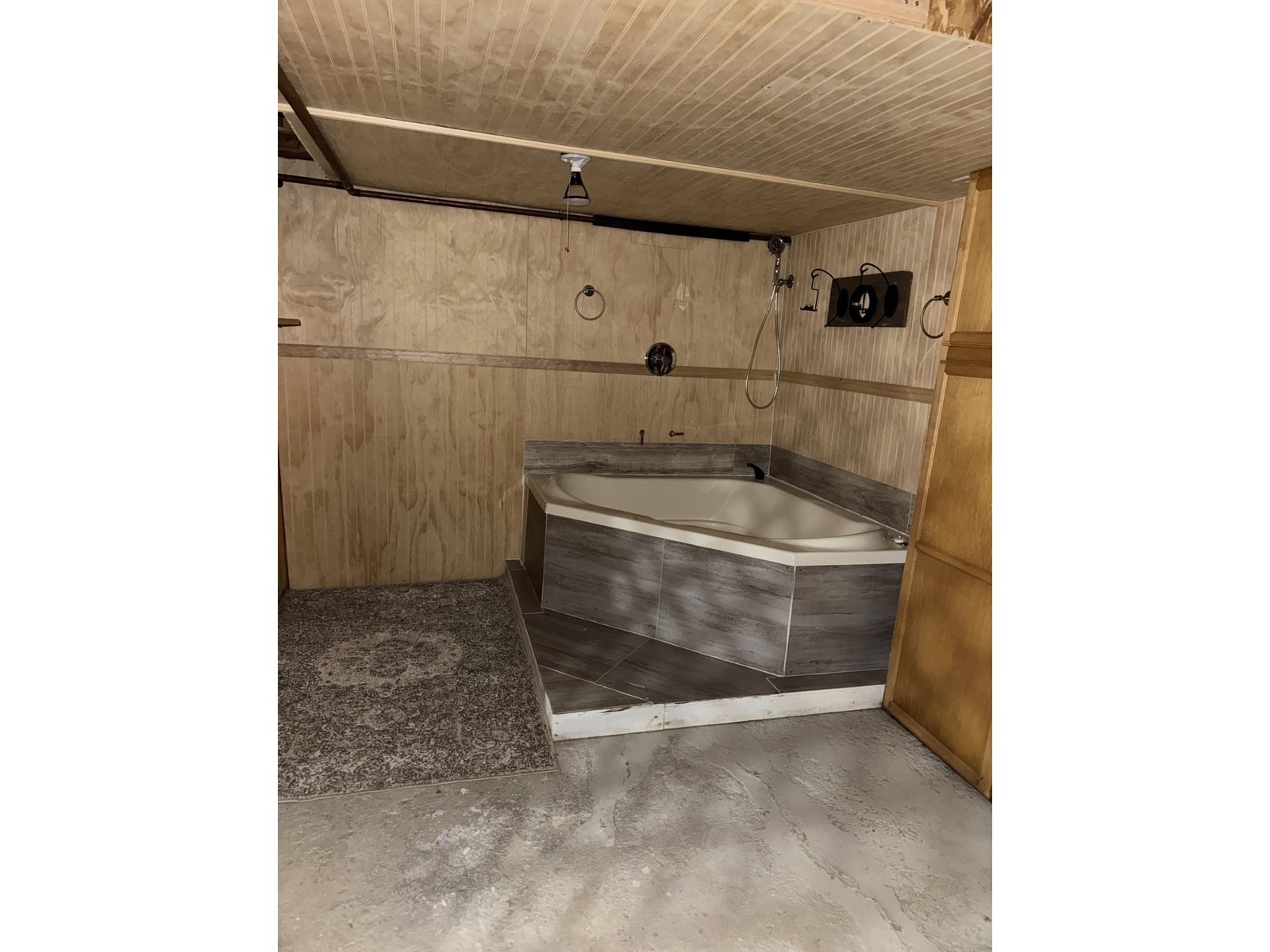 basement juzzuci tub