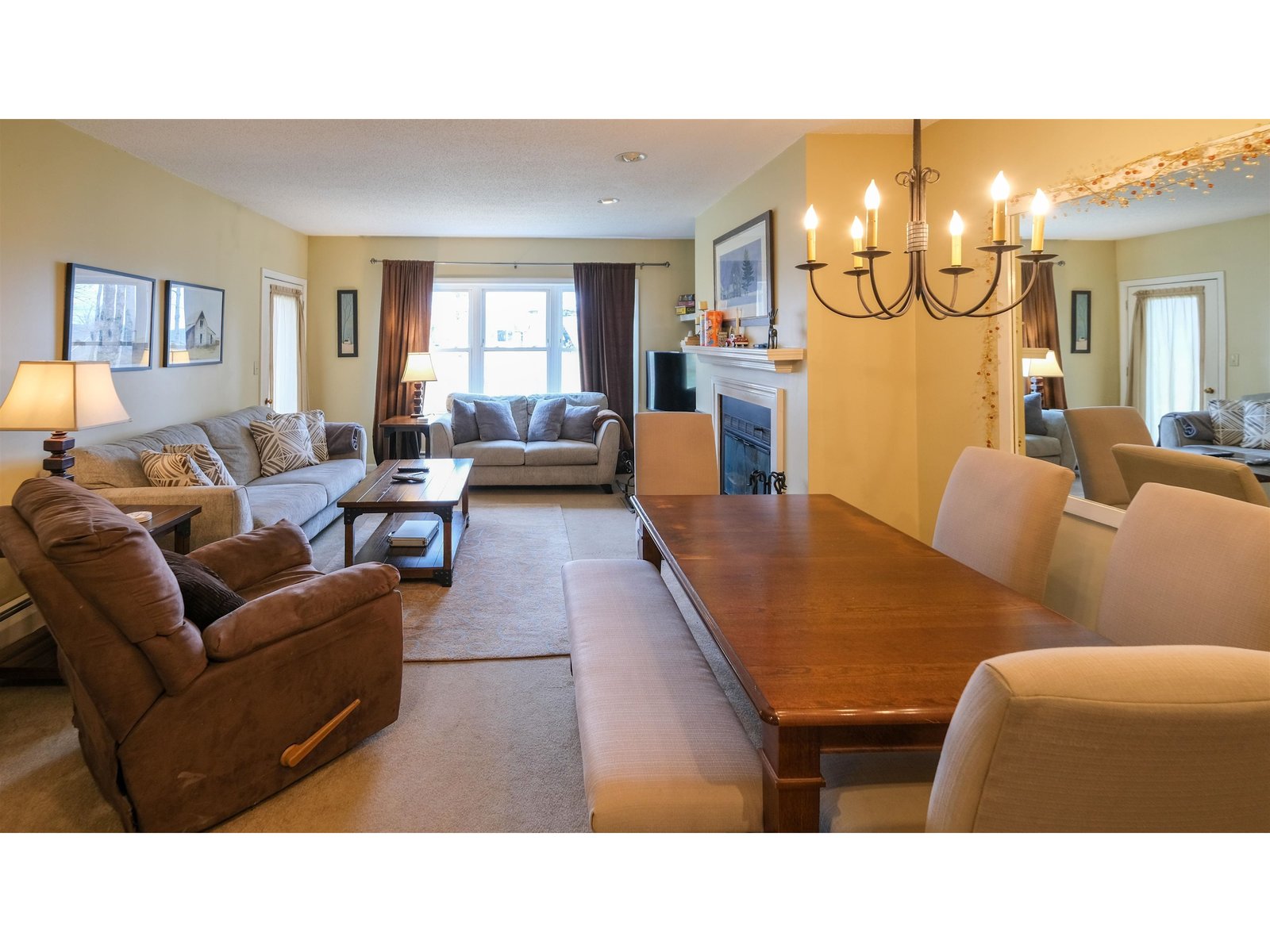 Living/dining area