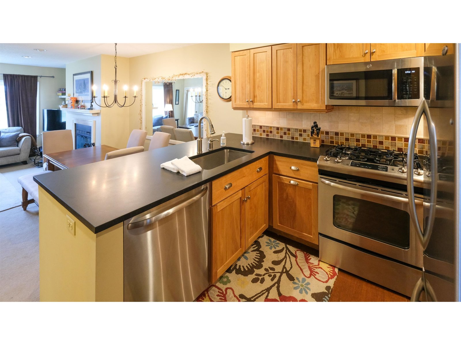Full kitchen