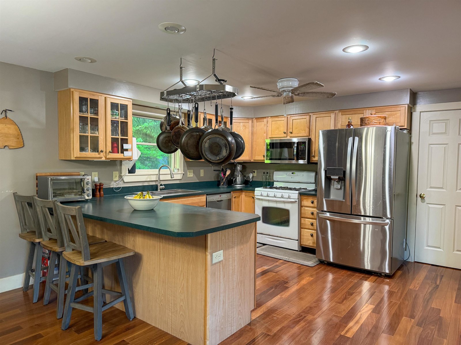 Great Flow from Kitchen to Dining Area