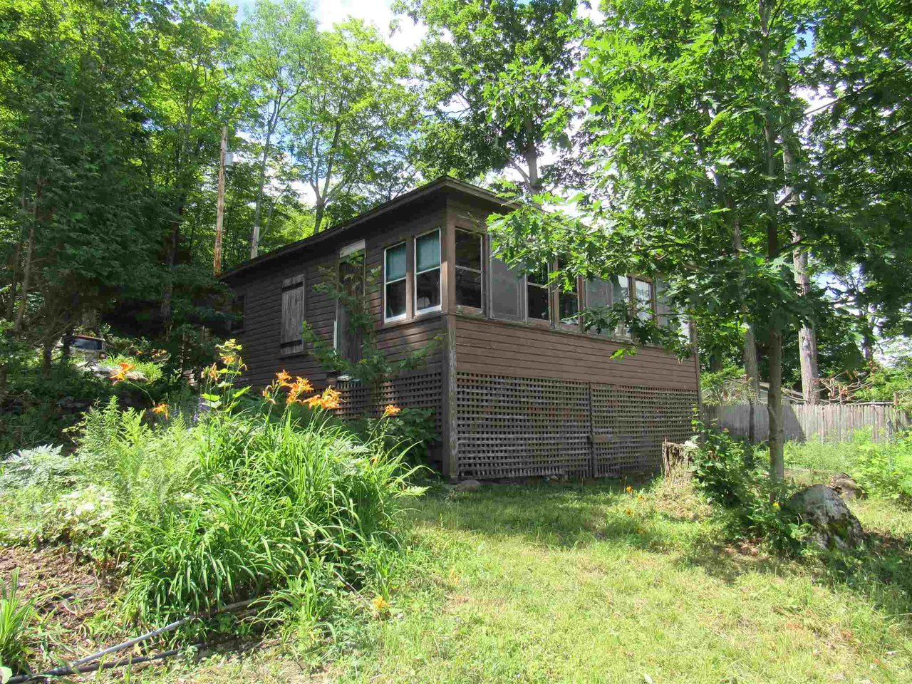 582 Farrant Street