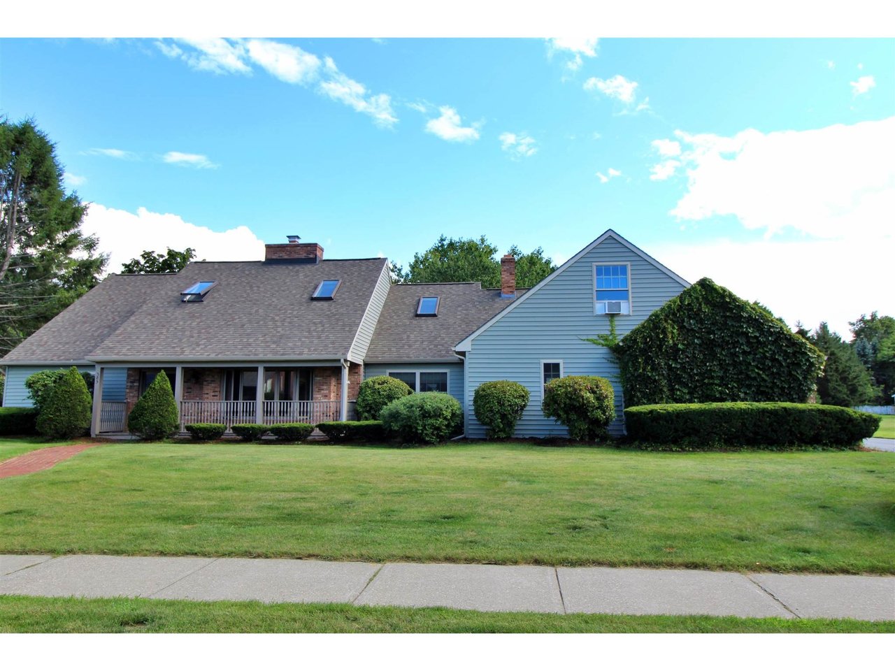 585 South Bay Circle
