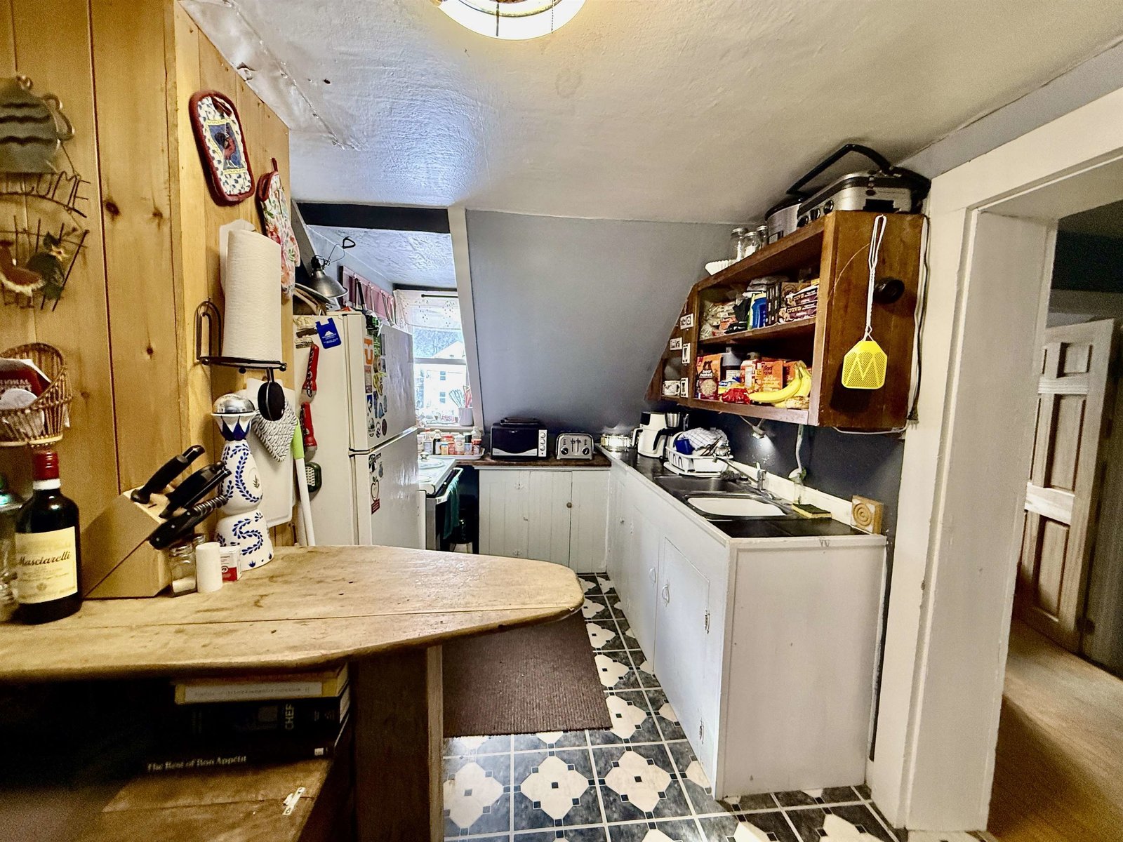 4th Apt - 2 Bedroom - 2nd Floor