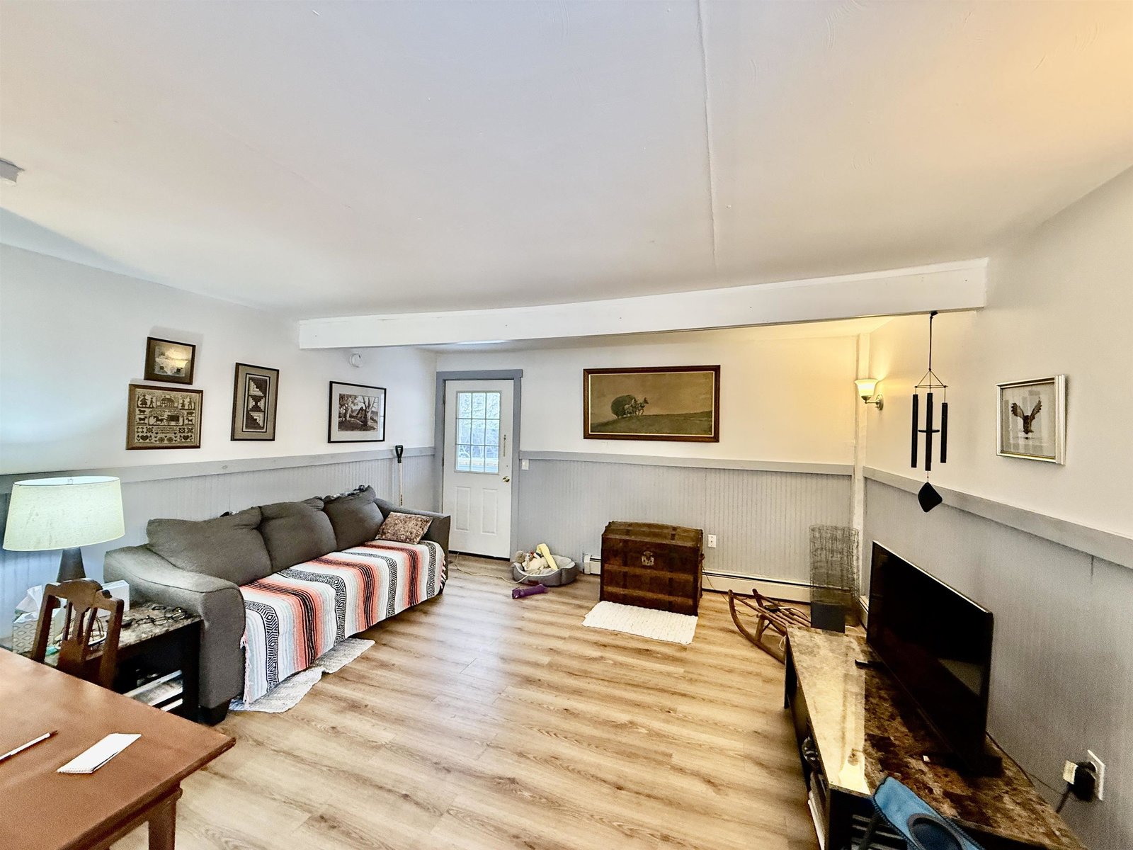 1st Apt - 1 Bedroom - Main Floor
