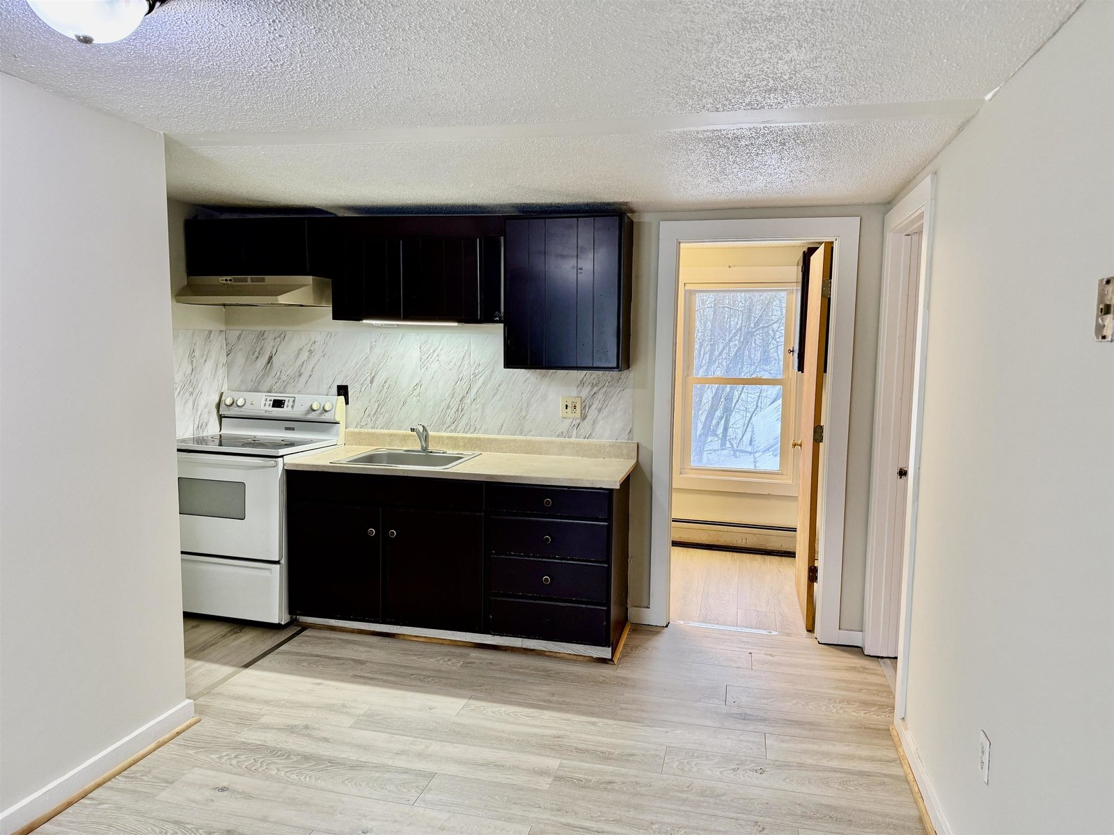 3rd Apt - 2nd story - Vacant seeking new tenants actively