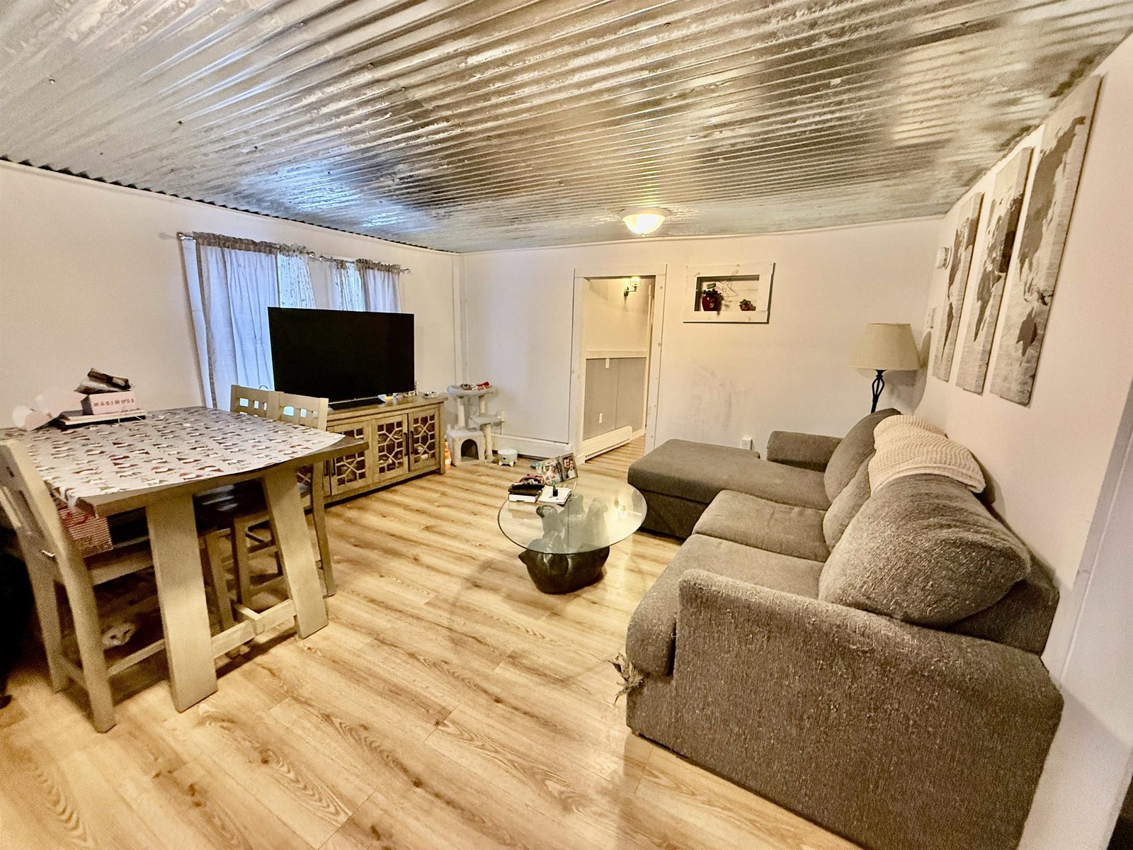 4th Apt - 1st and 2nd floor - 3 bedroom
