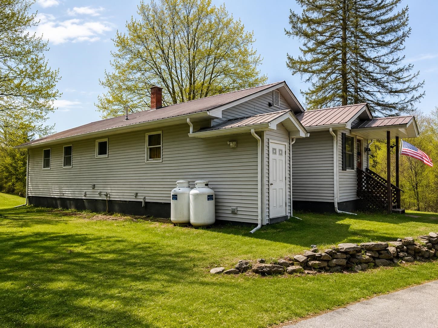 591 Sweet Hollow Road