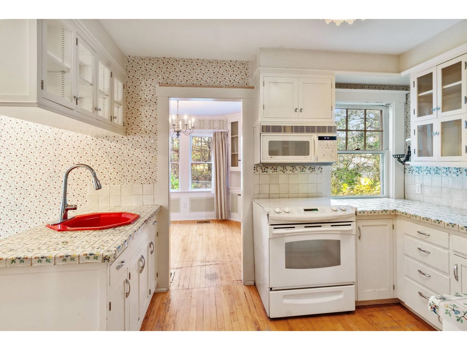 598 East Woodstock Road