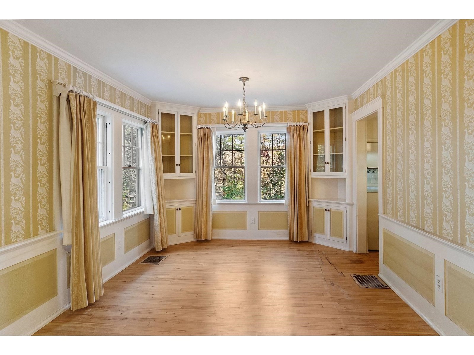 598 East Woodstock Road