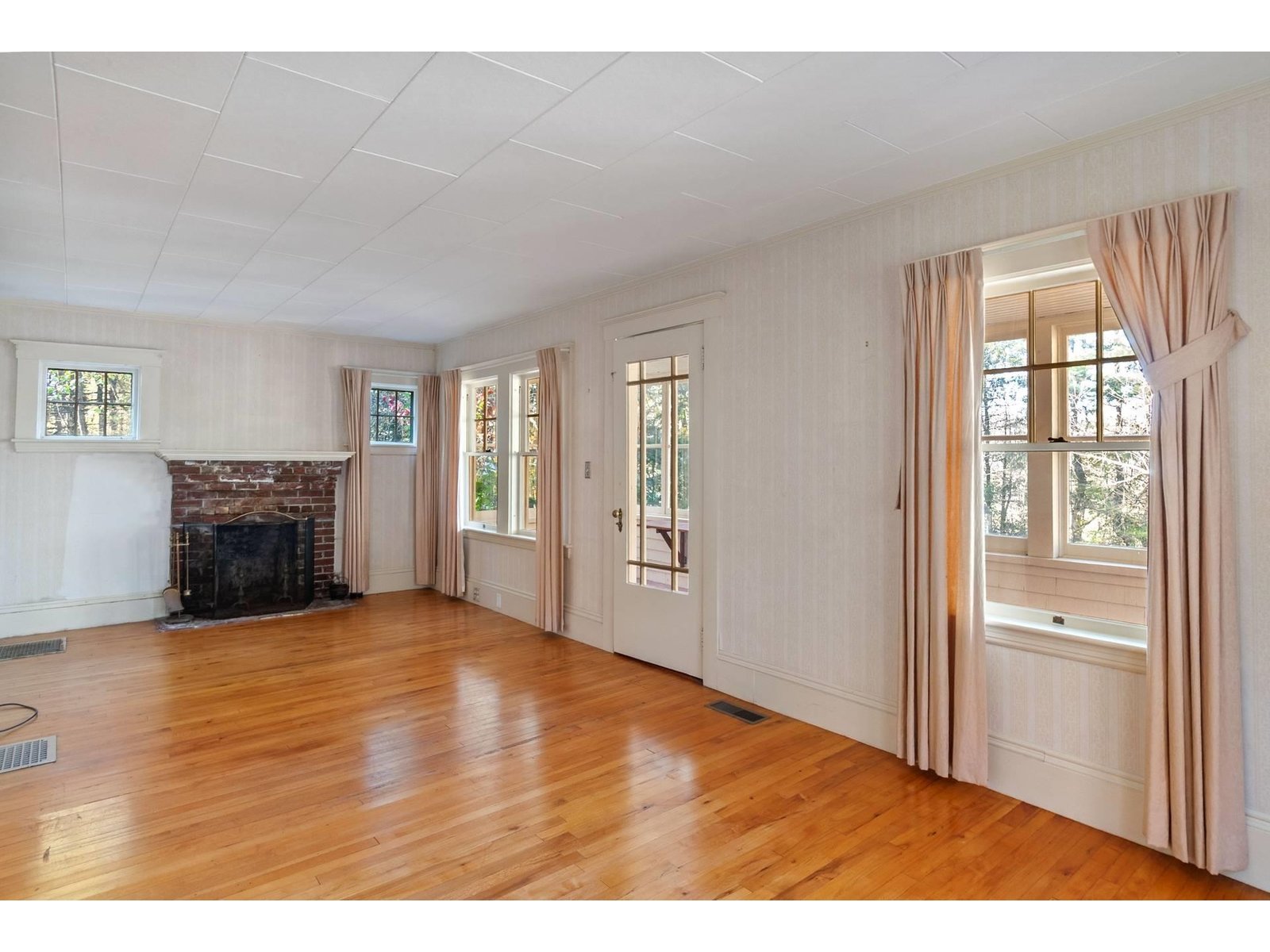 598 East Woodstock Road