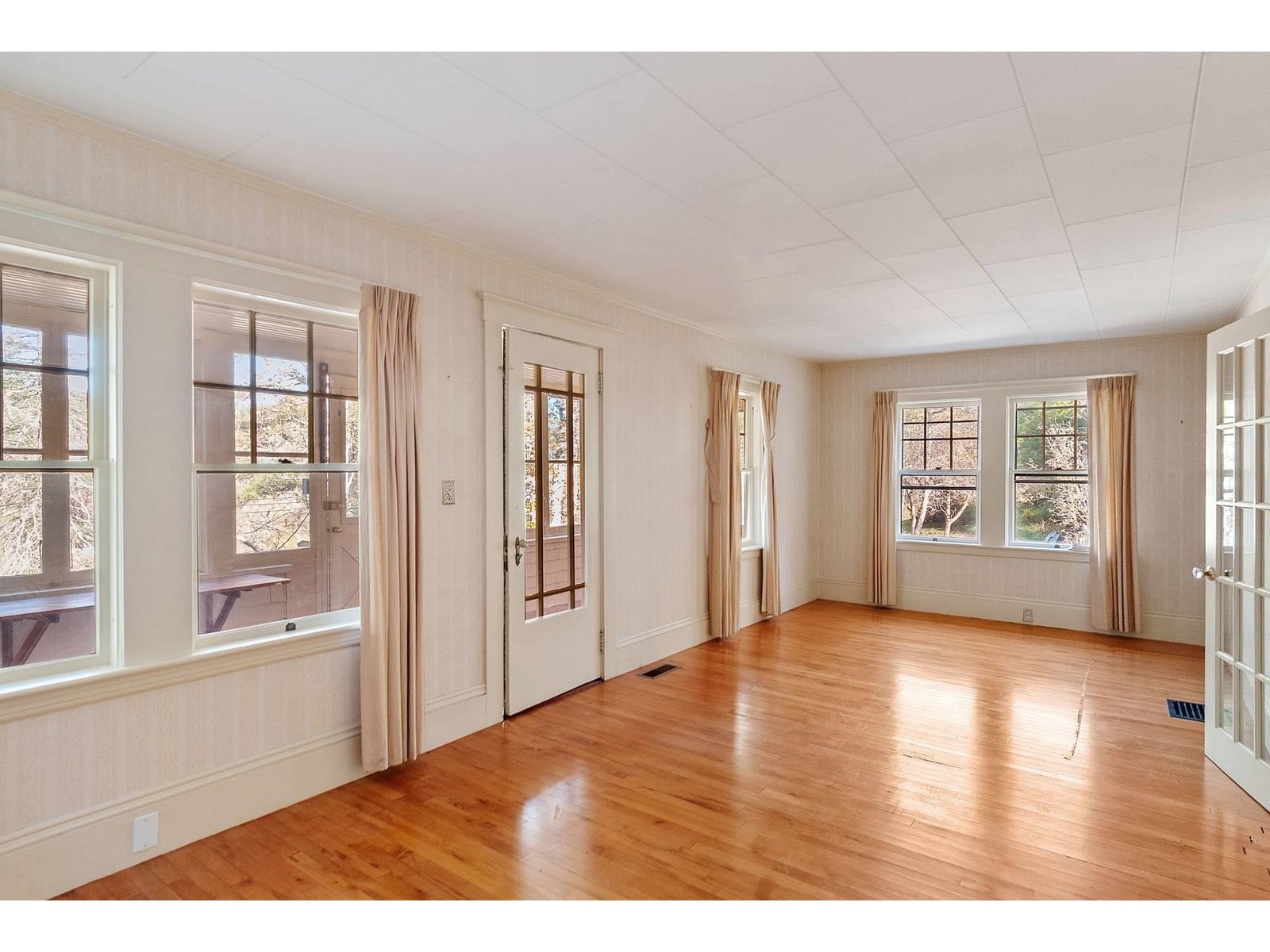 598 East Woodstock Road