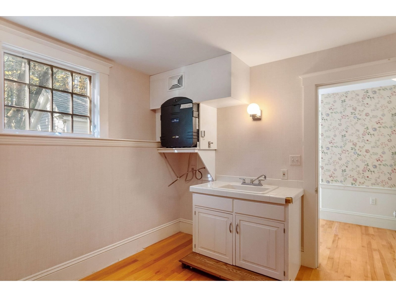 598 East Woodstock Road