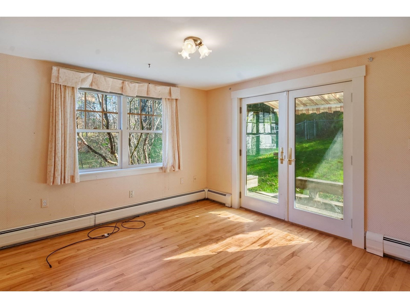 598 East Woodstock Road