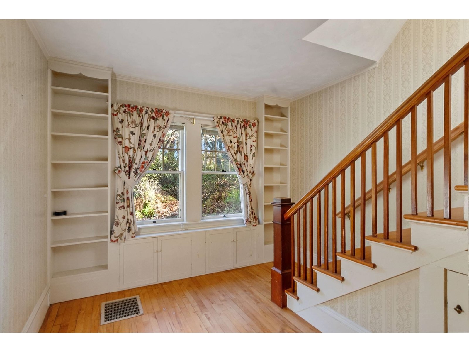 598 East Woodstock Road