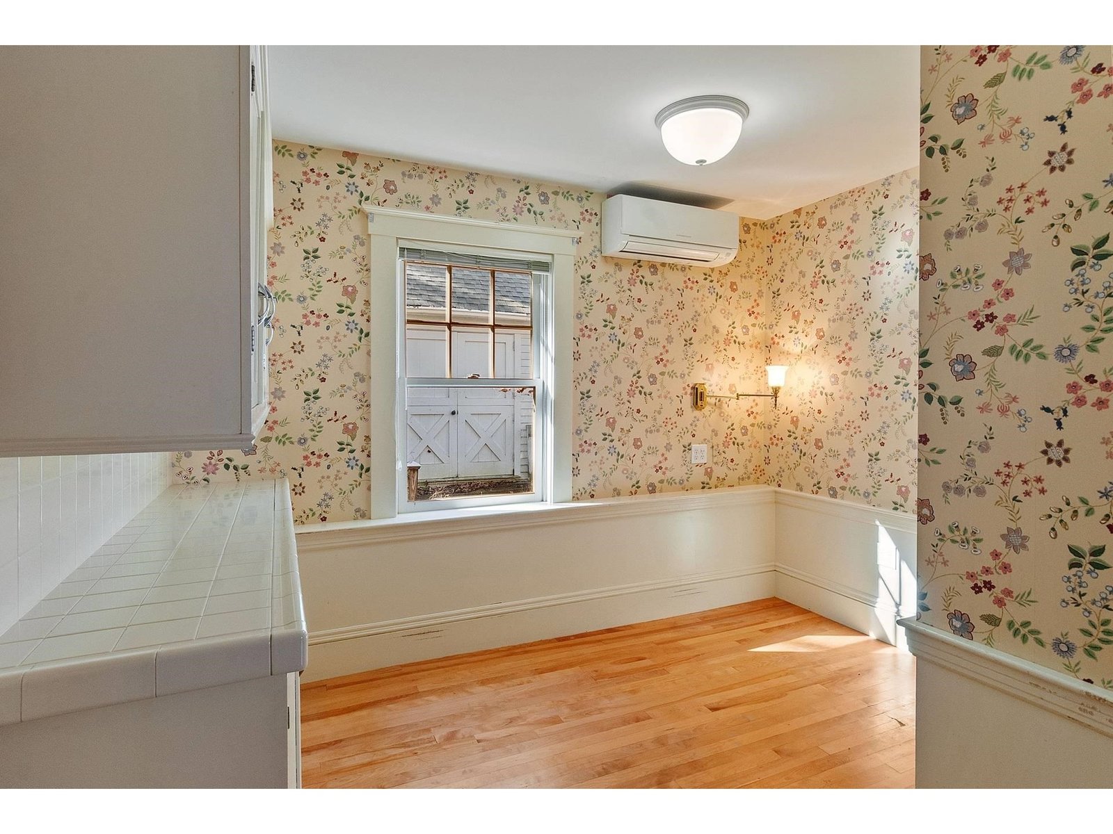 598 East Woodstock Road