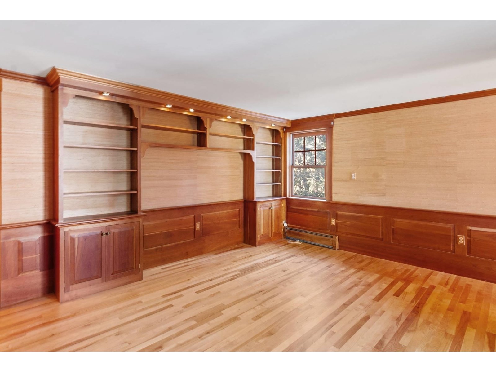 598 East Woodstock Road