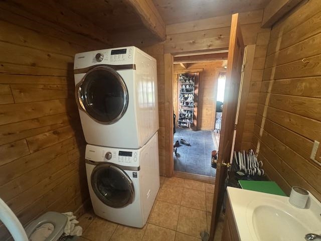 1/2 bath w/ laundry