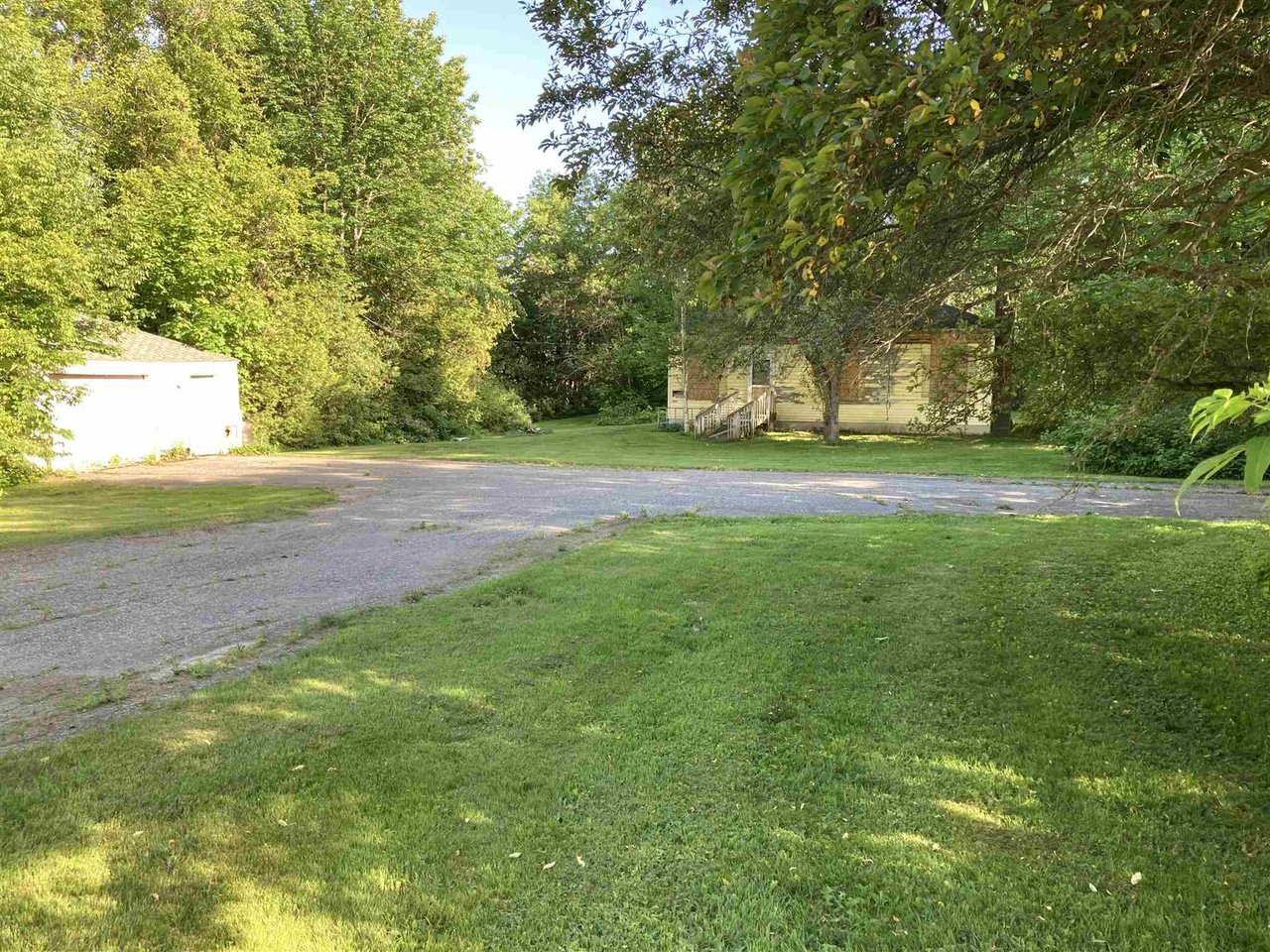 599 Lower Main Street W