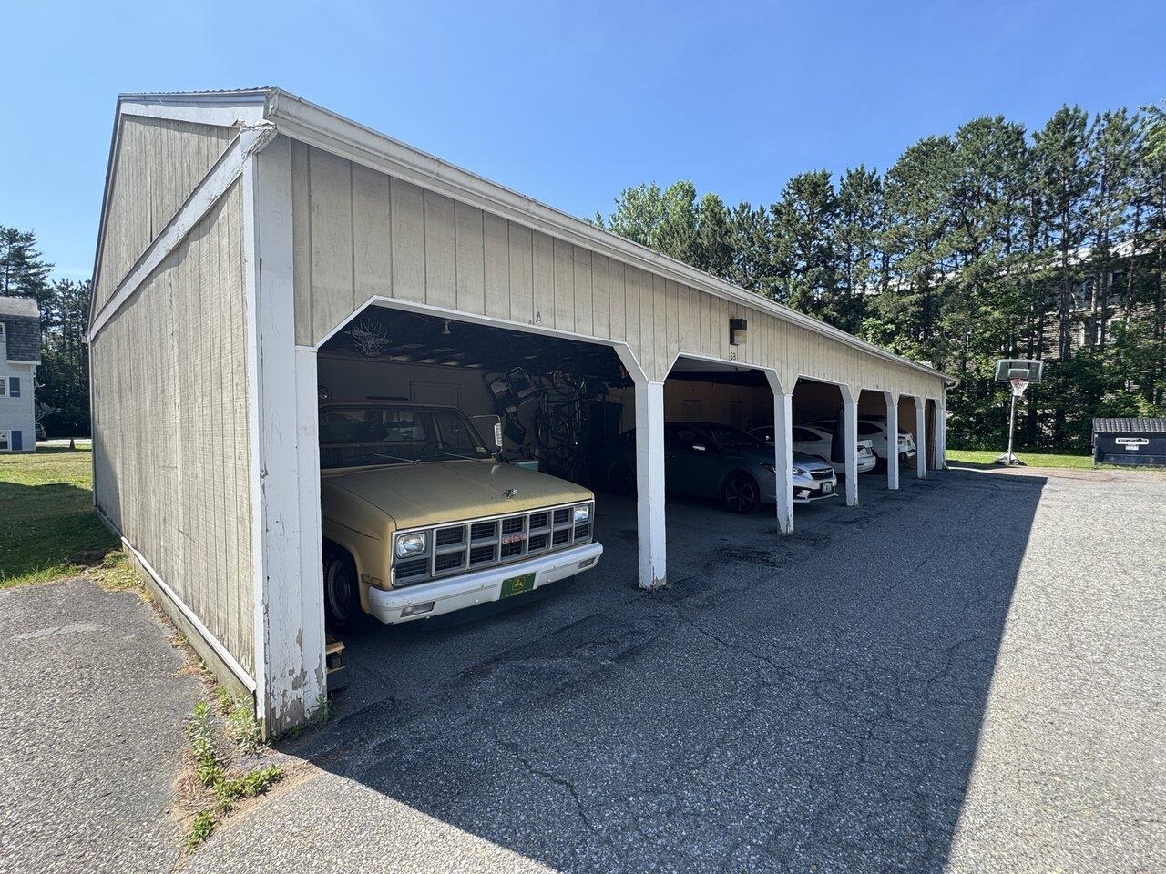 End-Unit Carport