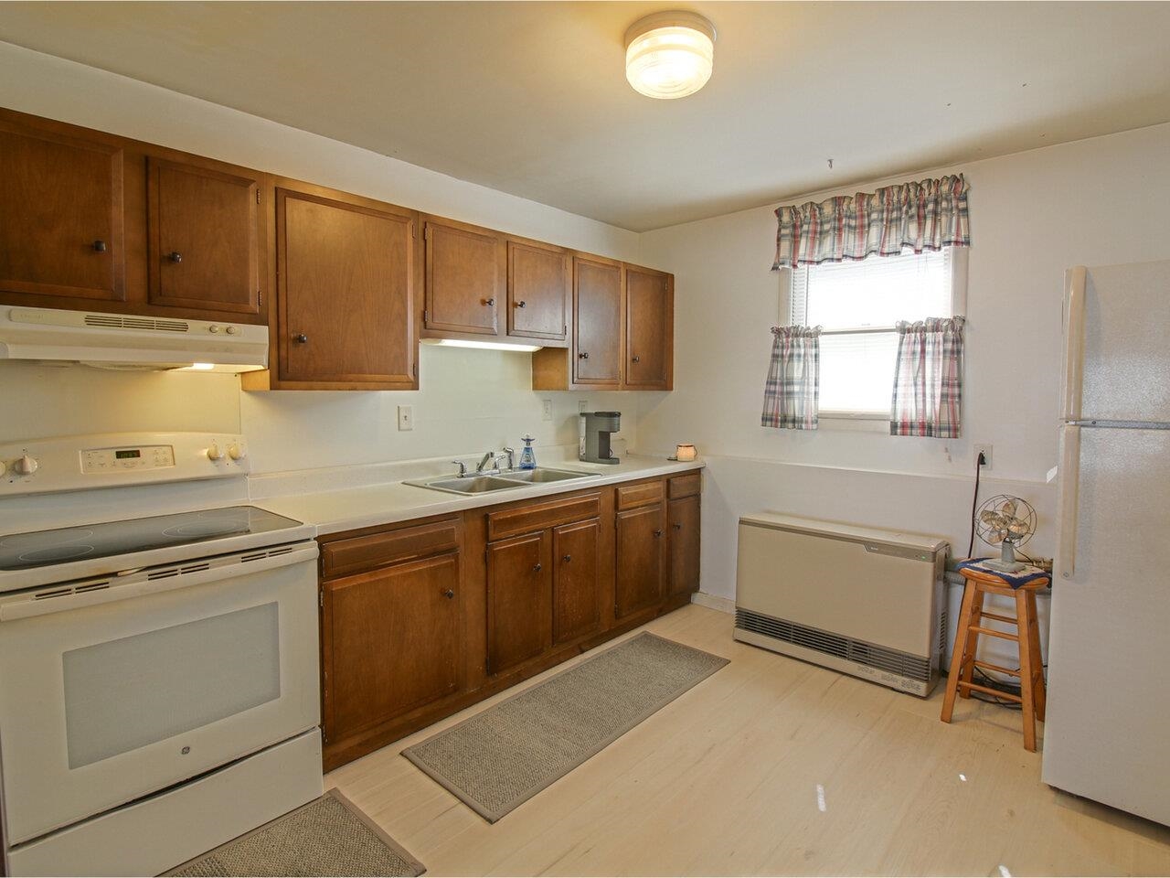 Eat-in Kitchen