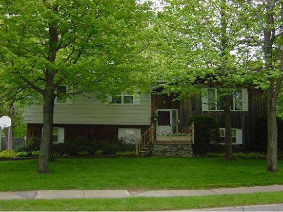 6 Loubier Dr
