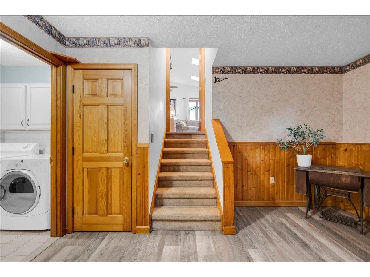 6 Meadowbrook Lane