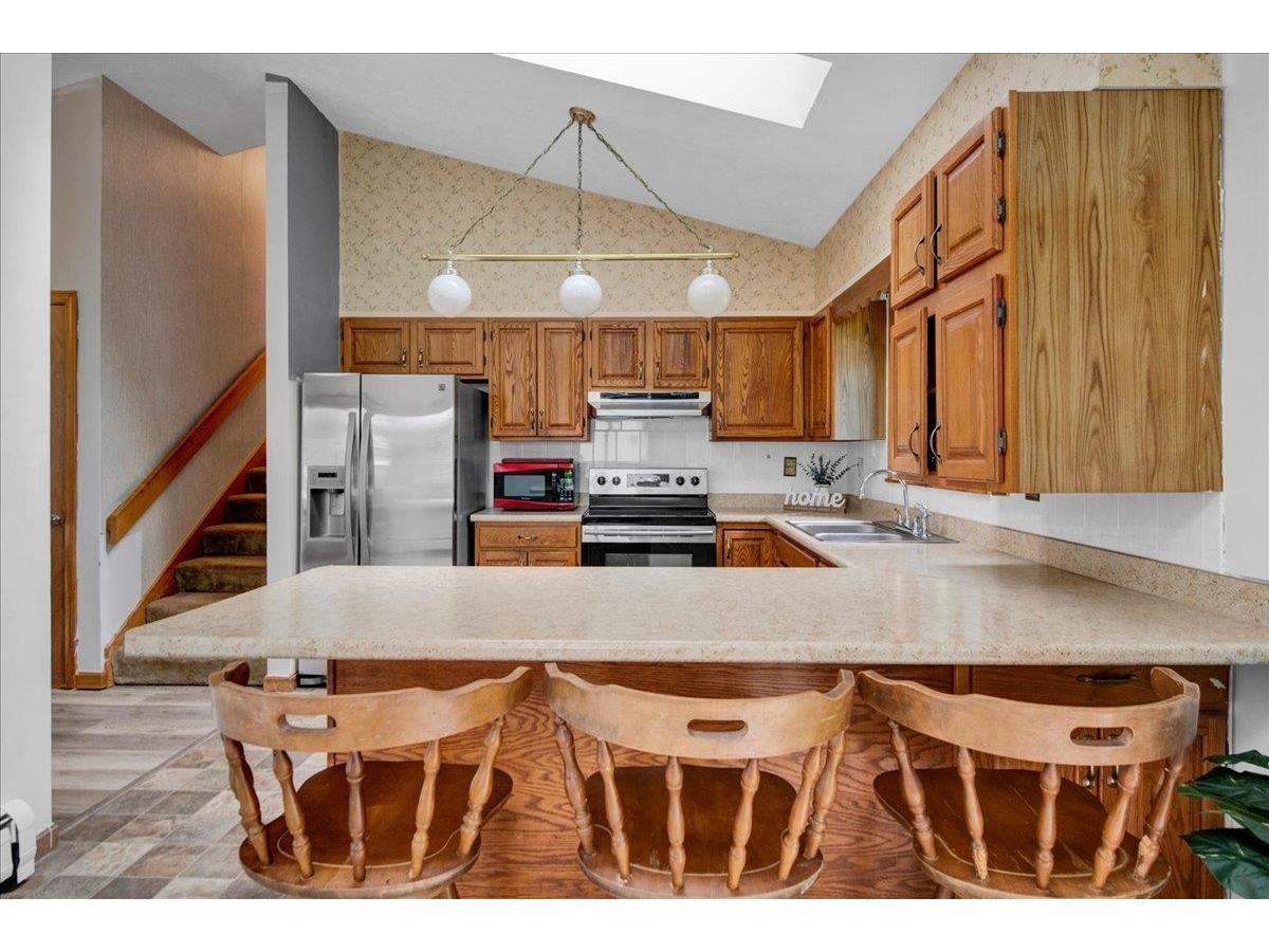 6 Meadowbrook Lane